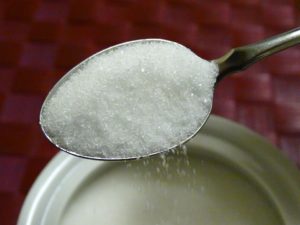 sugar, artificial sweeteners, and weight loss